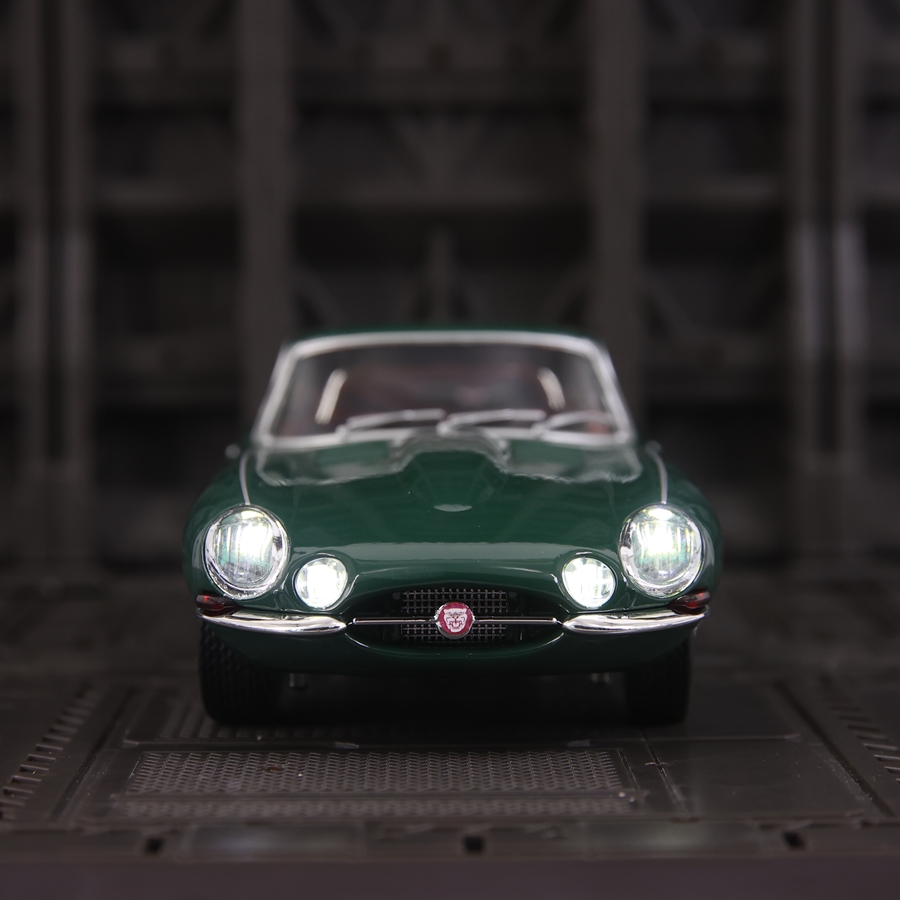 Car Care - 1: 24 simulation Jaguar E-Type alloy